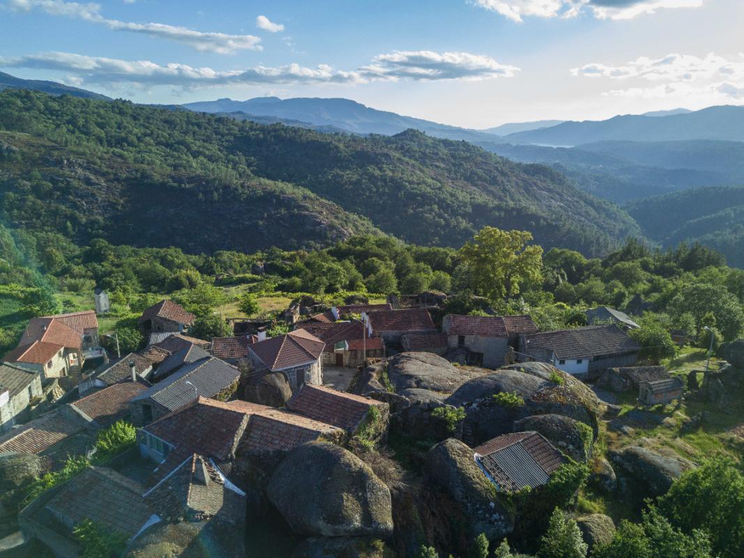 Tranfronteiriza do Xurés-Gerês <i>Horizontes de granito donde se abrazan Galicia y Portugal</i>